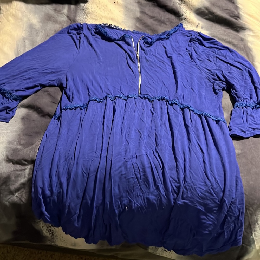Blue 3/4 sleeve quarter zip. Fits like a 1x